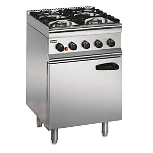 Front view of the Lincat SLR6C/N Silverlink 600 Natural Gas Free-standing Dual Fuel Oven Range, 23.8kW
